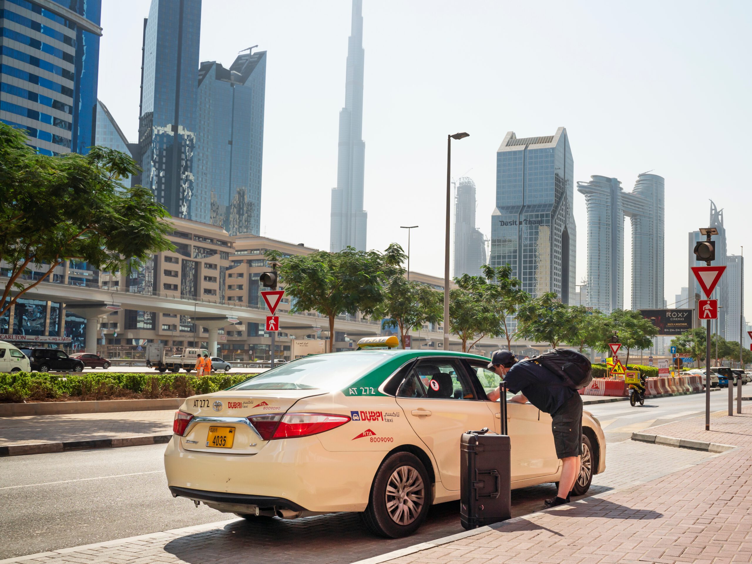 Dubai Taxi - Hailing a taxi