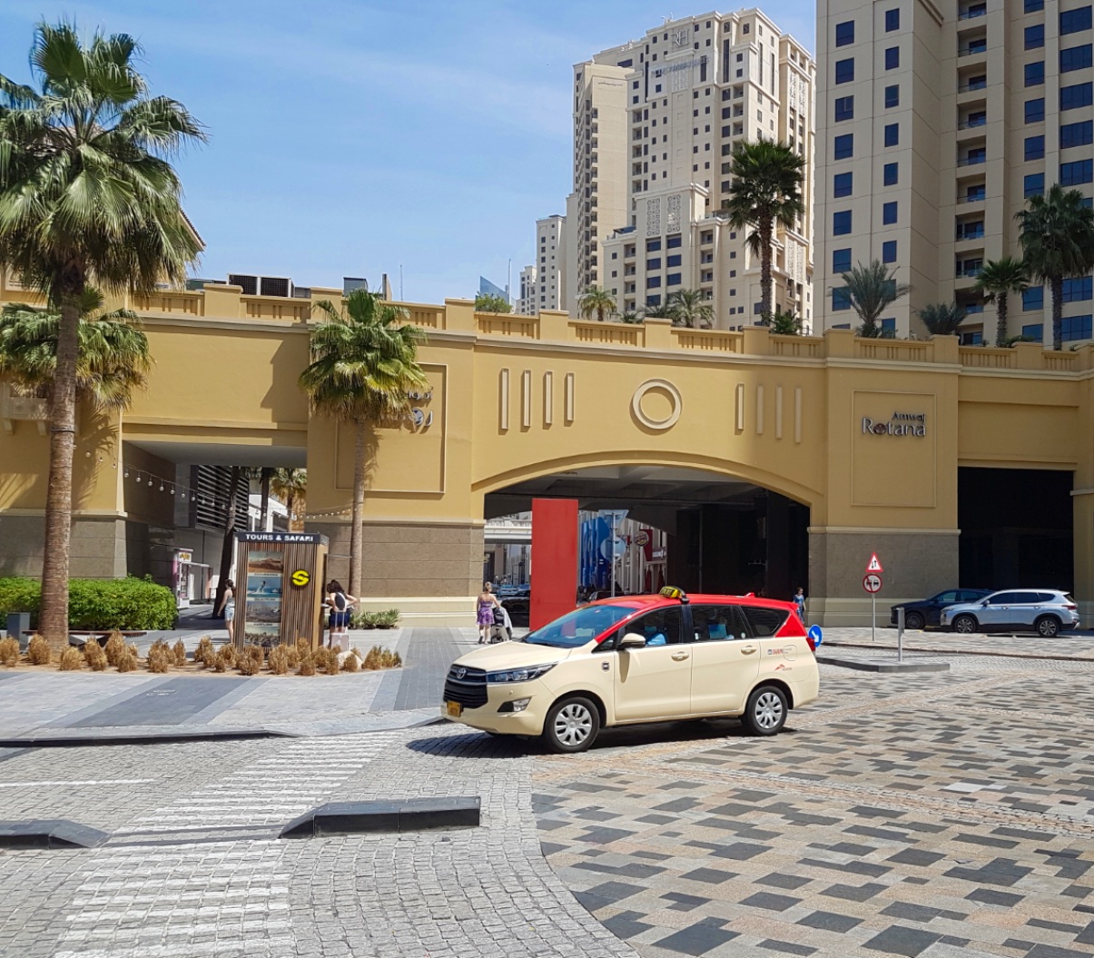 Dubai Taxi - RTA taxi