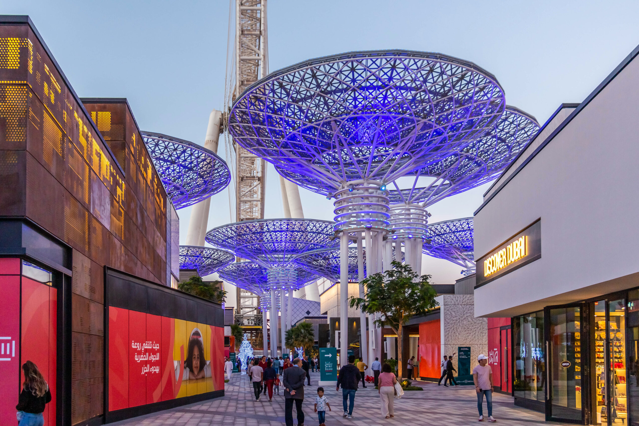 Ain Dubai Ferris Wheel - Bluewaters shopping area