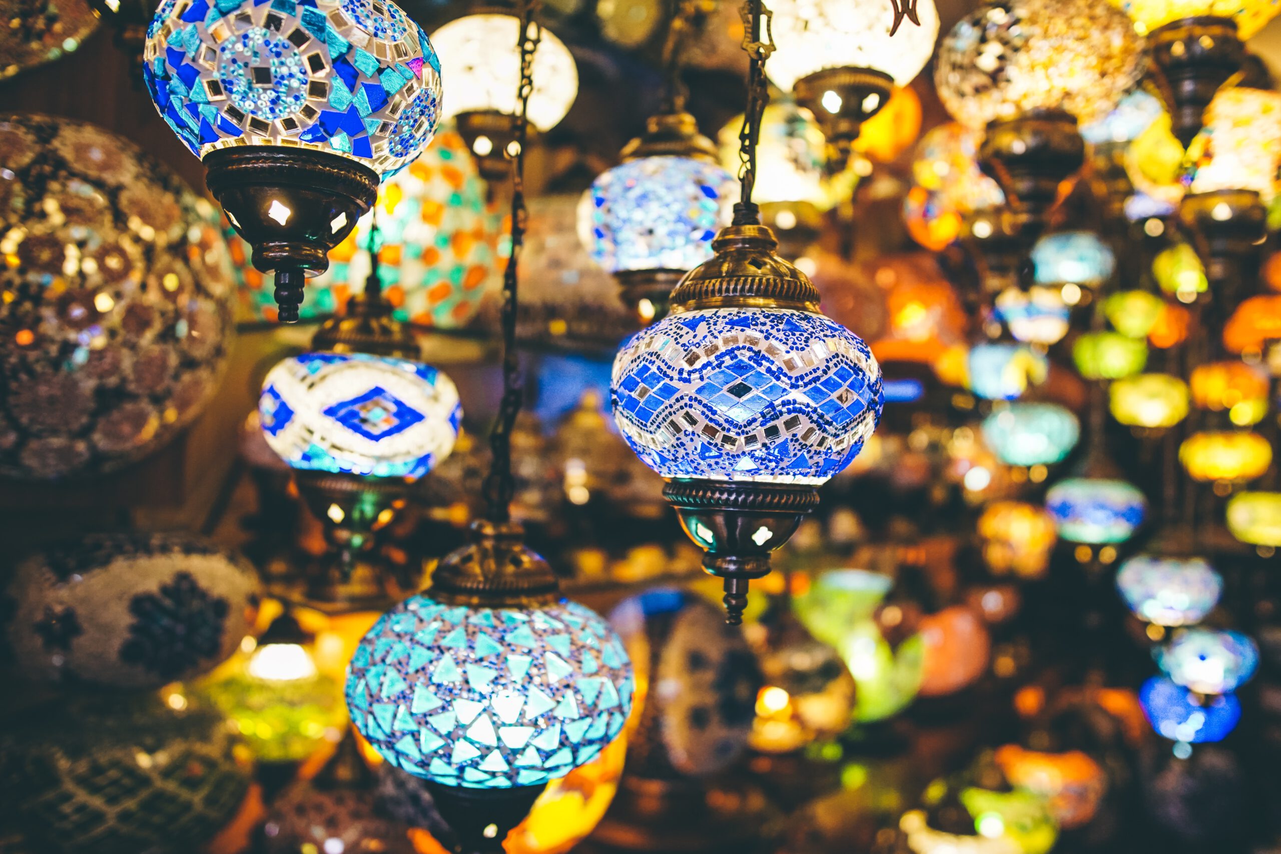 Dubai Customs and Traditions - Ramadan lamps