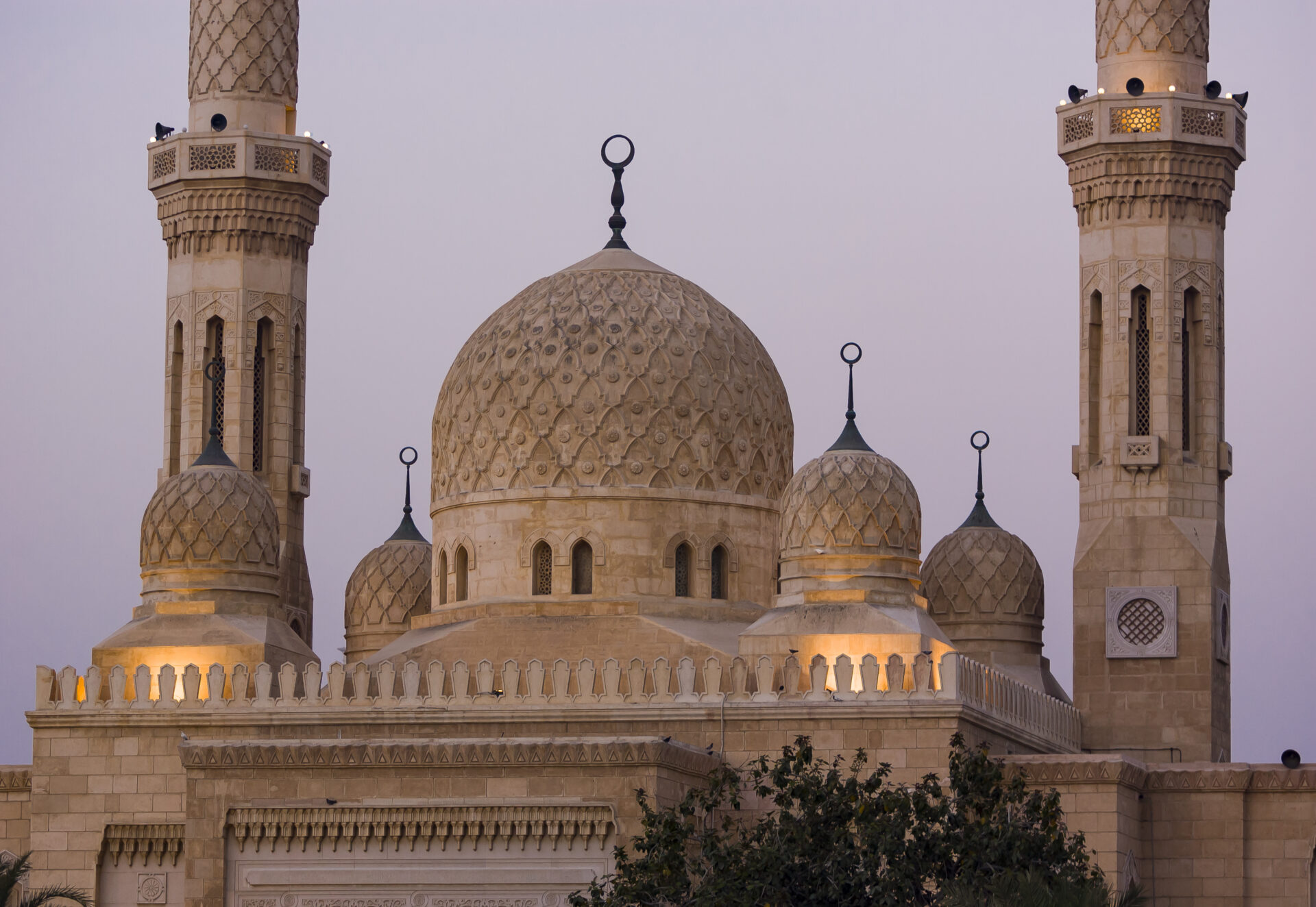 Jumeirah Mosque Dubai - Domes and minarets