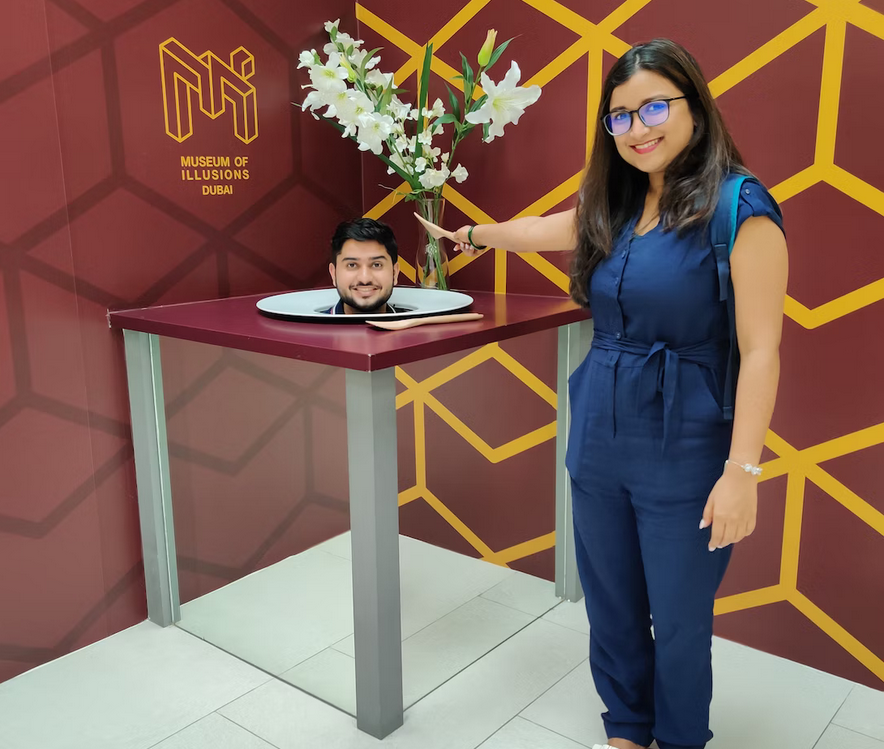 Museum of Illusions Dubai - Head on the platter