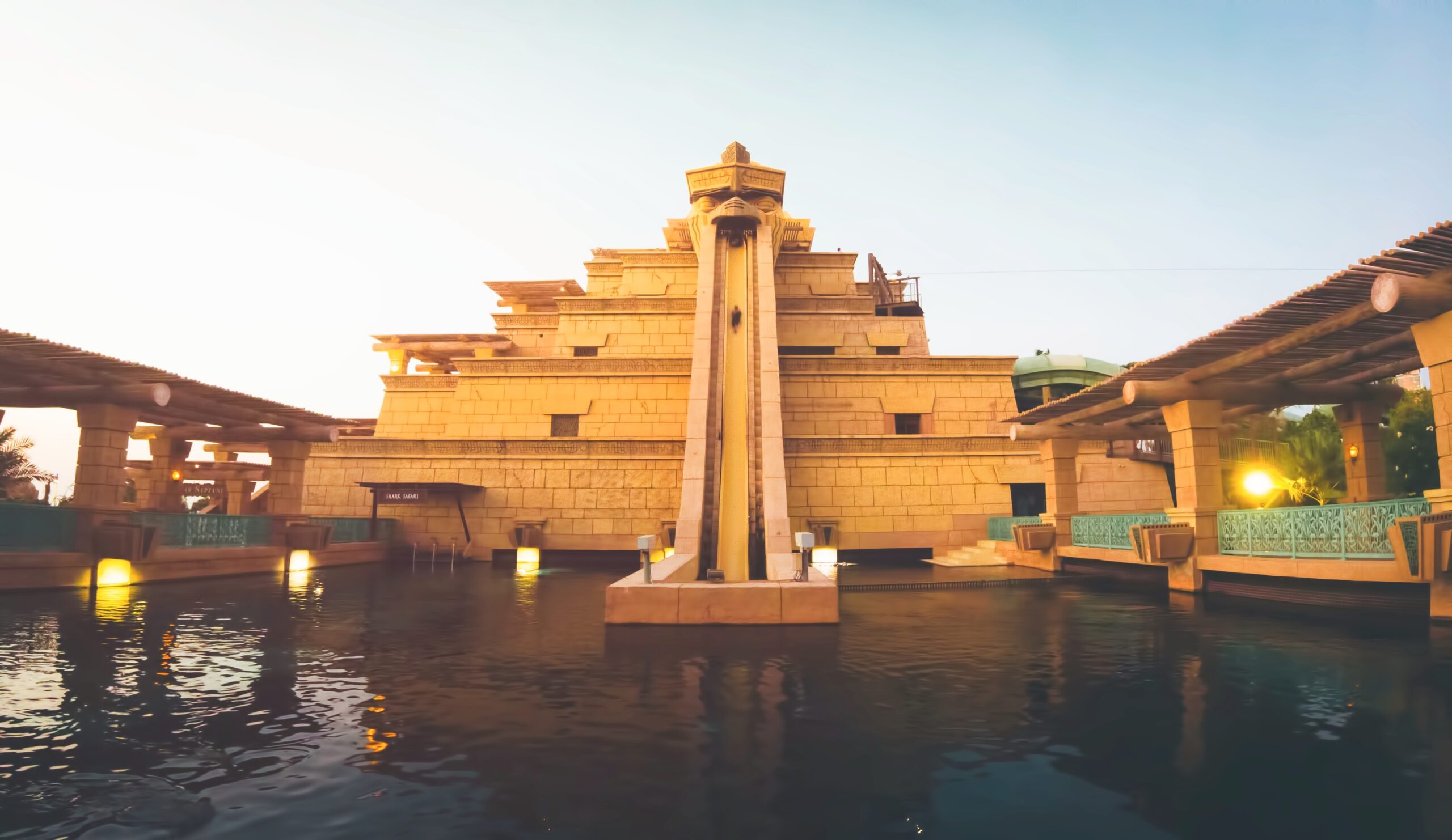 Aquaventure Waterpark Dubai - Leap of Faith waterslide