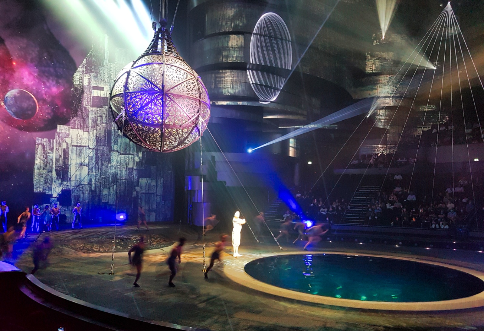 La Perle by Dragone show in Dubai - Stunts