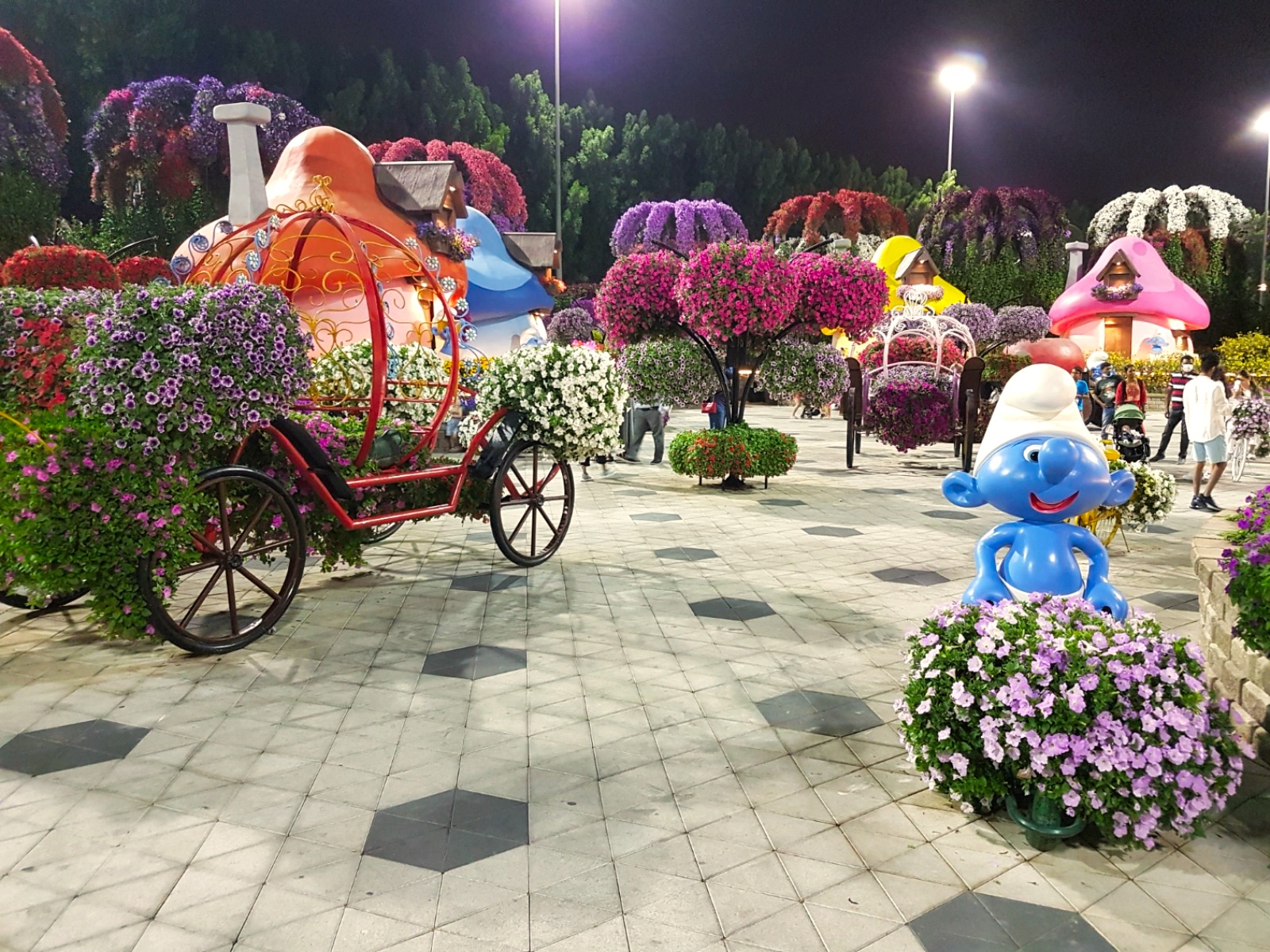 Dubai Miracle Garden - Smurfs