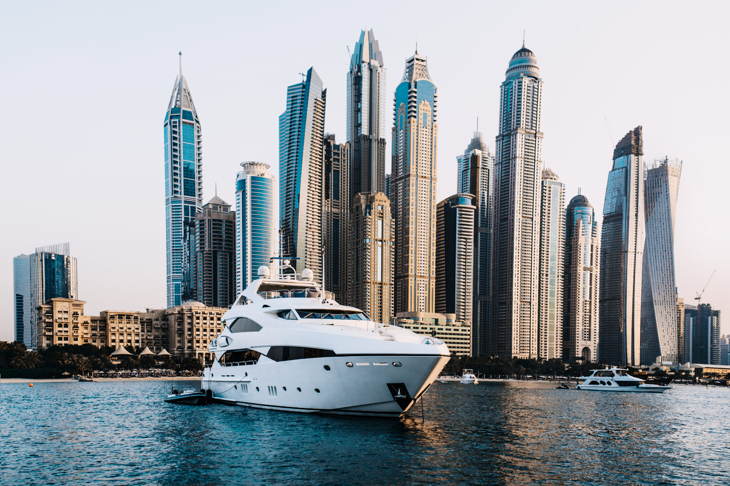 Dubai boat tours and cruises - Luxury yacht cruise