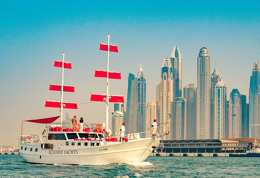 Dubai boat tours and cruises - Sailing trip