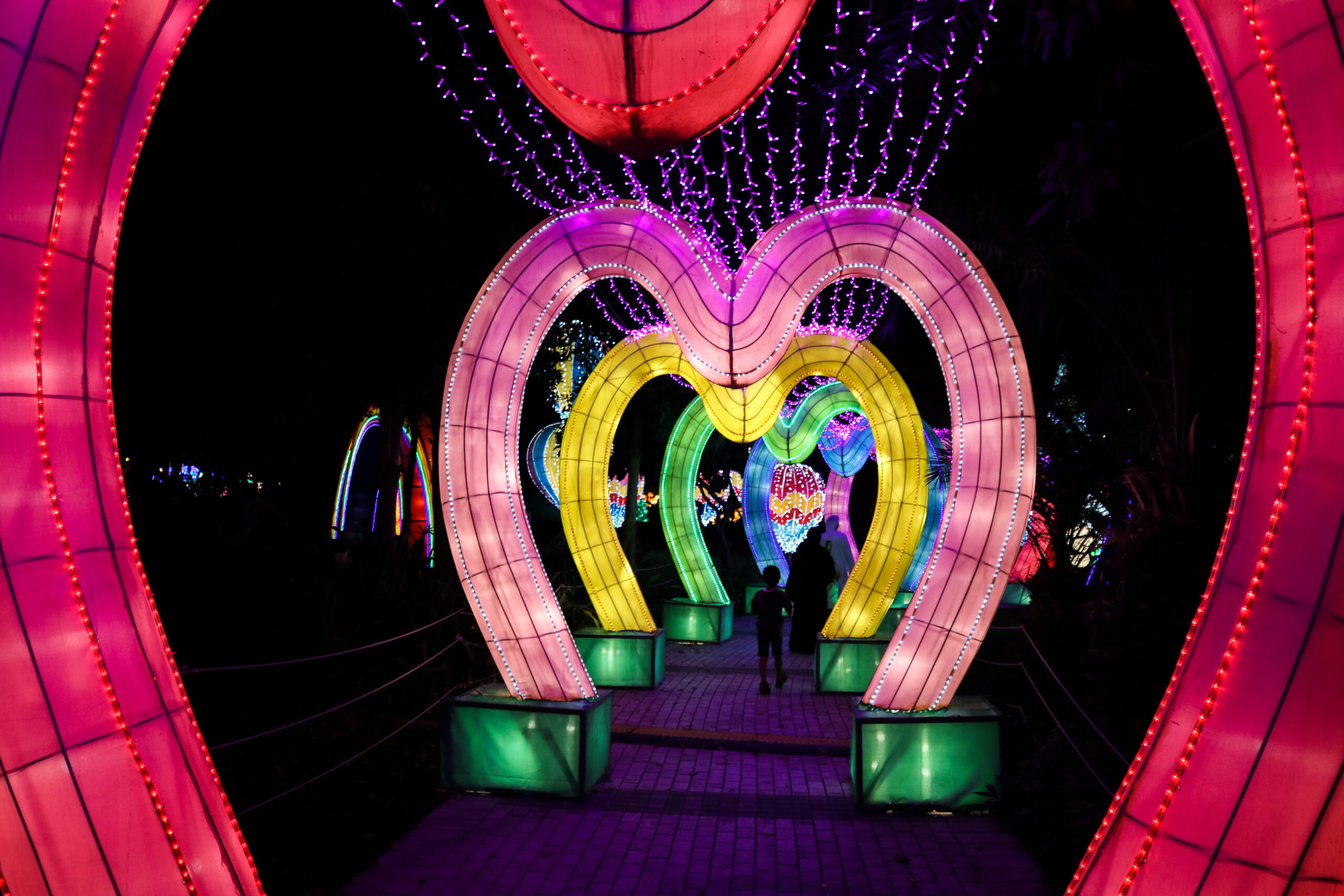 Dubai Garden Glow - Heart-tunnel