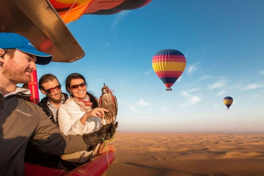 Dubai hot air balloon rides - Dubai Ballooning falcon