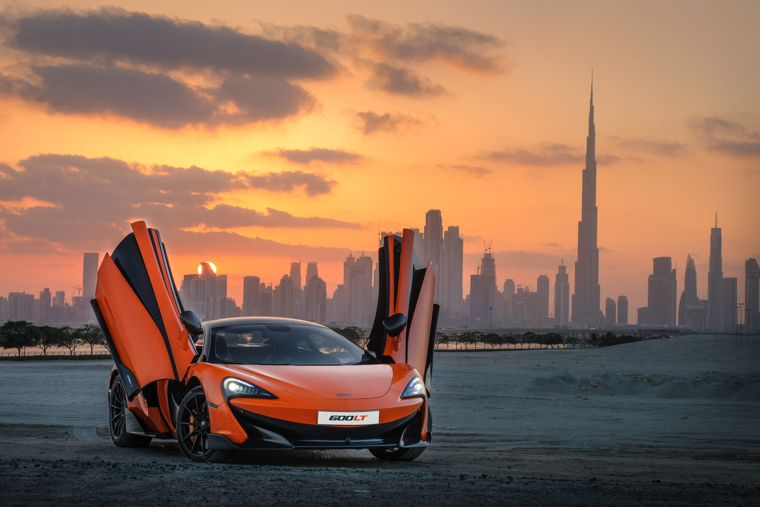 Rent a car in Dubai - McLaren sports car