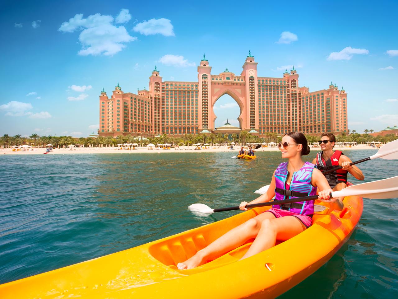 Dubai Kayak Rental - Atlantis kayaking