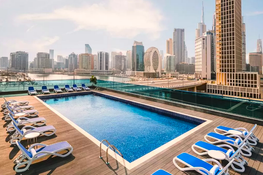 Best Cheap Hotels in Dubai - Radisson Blue Canal View
